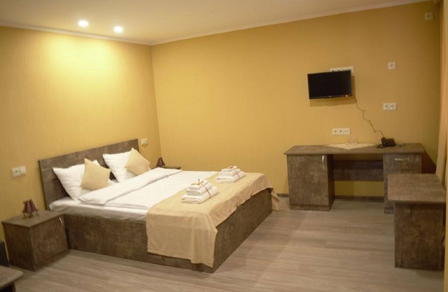 Large Double Room 1