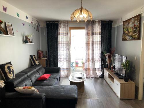Large Duplex Close to Orly airport and Paris via Metro 14