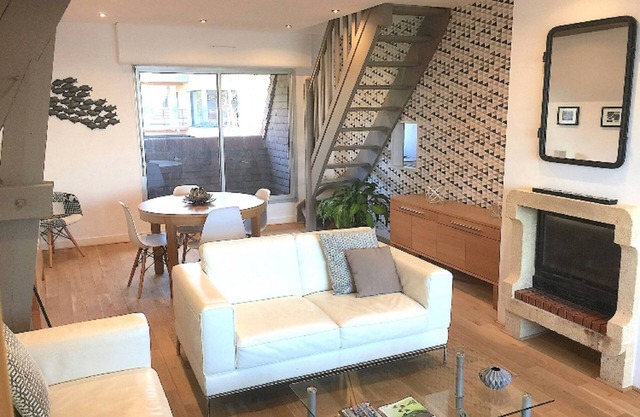Large duplex Panoramic sea view