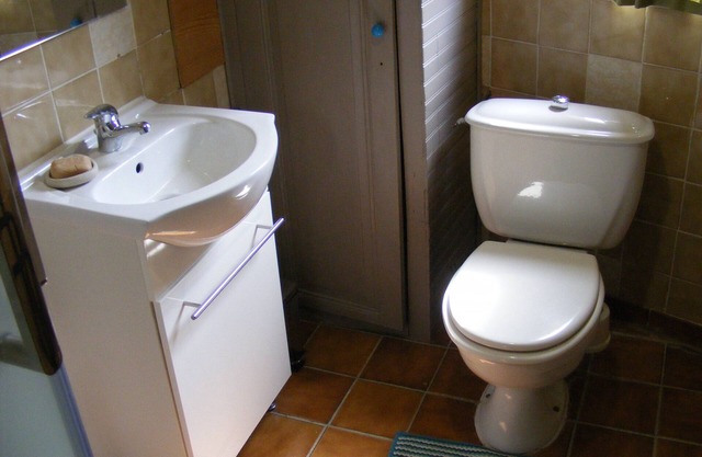 Large equipped studio in character Provencal village