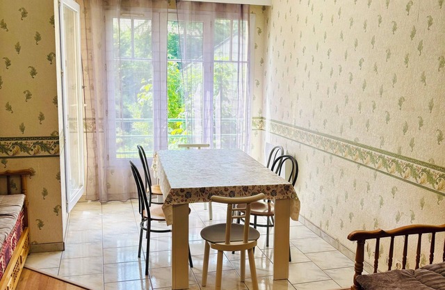 Large F4 apartment in Ris Orangis 24 Km from Paris