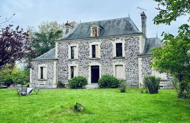 Large family farmhouse in tranquil setting