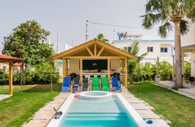 Large Family Friendly Villa- 4 Beds 4.5 Bathrooms - new listing