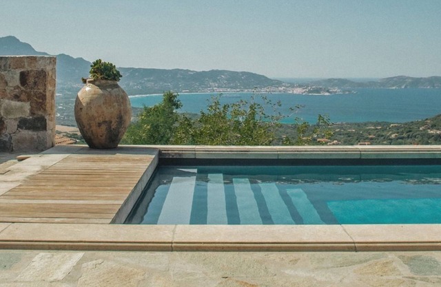 Large Family House with swimming pool in the village of Lumio