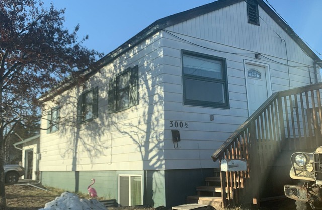 Large Govt hill studio-near downtown