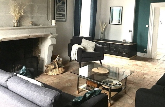 Large House between Loire and gardens 10 minutes from Angers