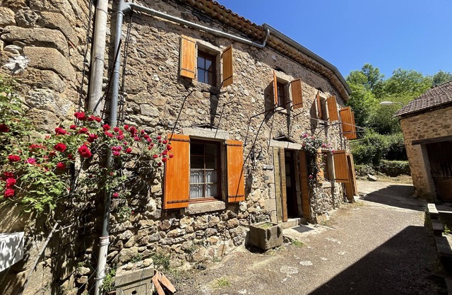 Large historic stone house with lots of space and comfort