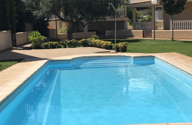 Large Luxury Villa 800m from the Beach, Air Conditioning, Garage and Wifi
