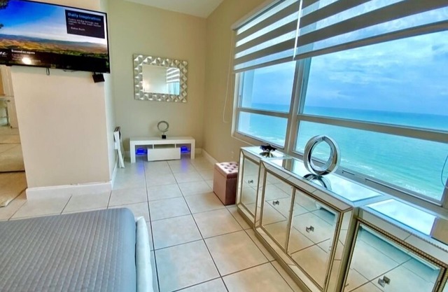Large Ocean front Penthouse