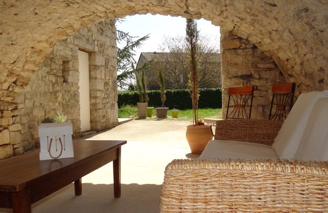 LARGE OLD STONE HOUSE WITH CHARACTER, Classified 4****