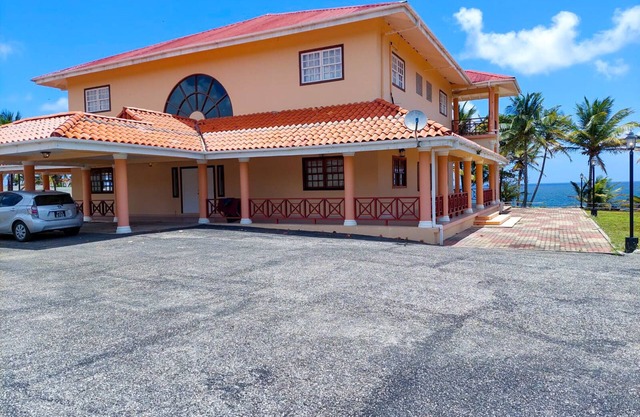 Large Pool & Beach House in a Family Friendly Environment
