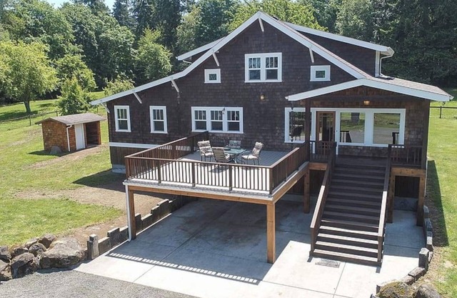Large private home with dock on Beaver Creek. n