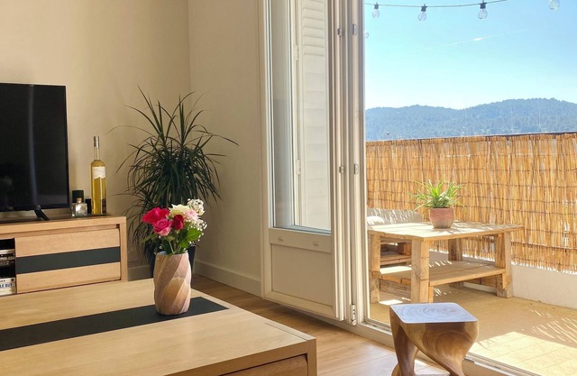 Large, quiet apartment with parking in Aix-en-Provence