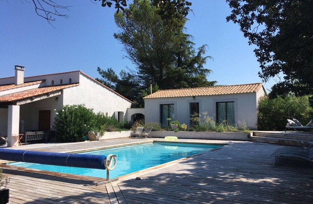 Large, quiet property with swimming pool, garden and exceptional view near Uzes