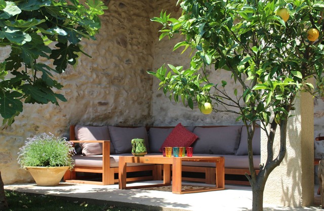 Large, renovated Catalan house, in the heart of the vineyard between sea
