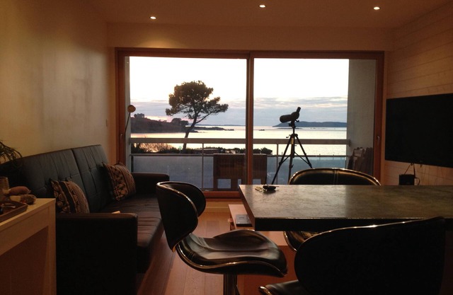 Large sea view apartment