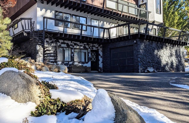 Large Single Family House Close to beach and Ski Resort