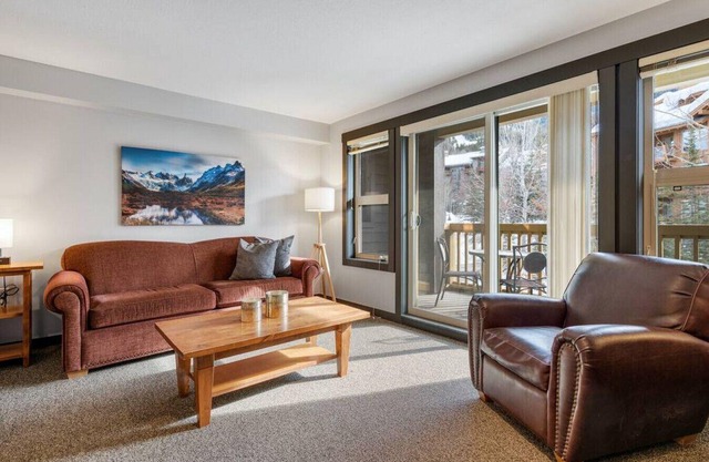 LARGE Studio | Ski In/Out | Pools & Hot Tubs | Central Upper Village Location