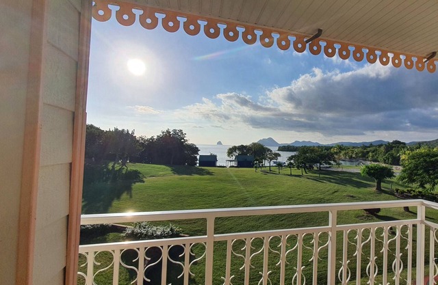 Large studio with sea view and direct access to the sea
