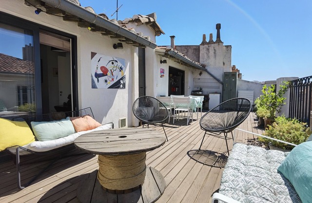 Large T2 with terrace in the heart of Marseille