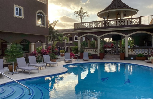 Large Three Bedroom, Three Bathroom Apartment with Open Kitchen and Living Room