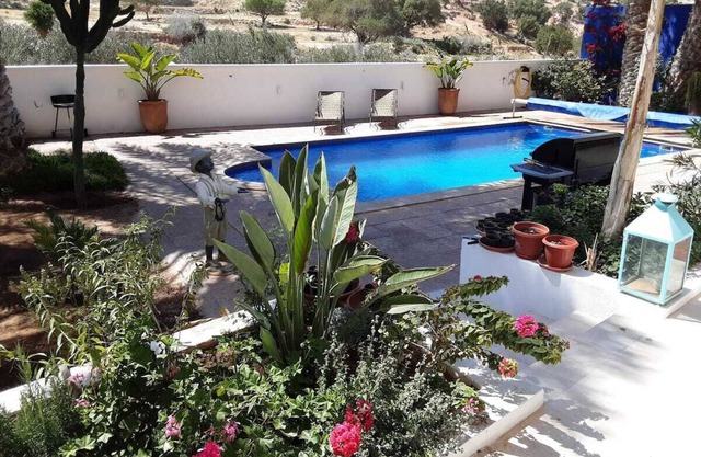 LARGE VILLA/300M2/15 PERS/PISCINE/7 CH/6 SDB/GARAGE/EXCEPTIONAL VIEWS
