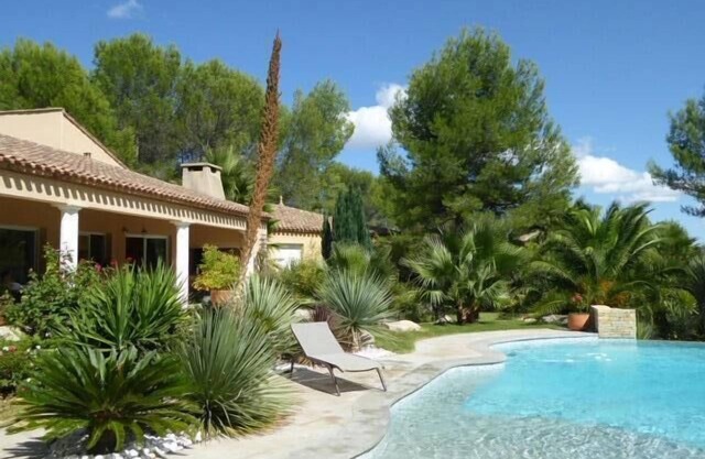 Large villa with pool, garden near Montpellier and the sea