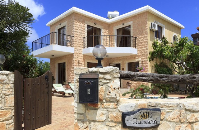 Large Villa with Private Pool and Stunning Sea and Mountain Views