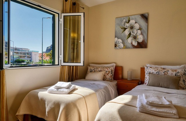 Largo dos Milagres, a Home in Madeira