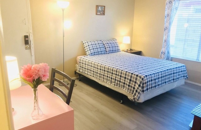 Las Vegas Independent bedroom #2