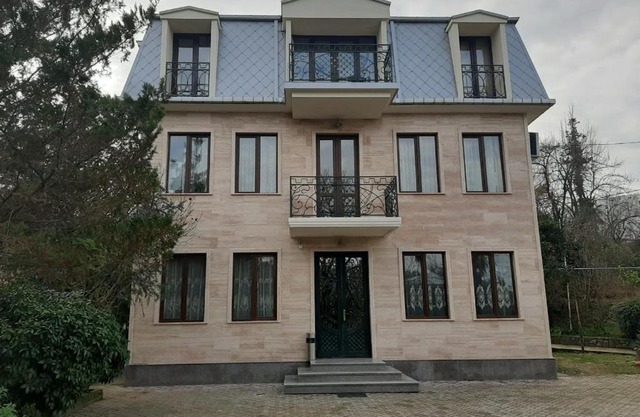 Lasha Guest House