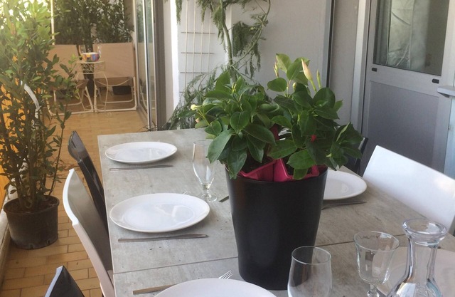 LAST FLOOR TERRACE 200m FROM THE PROMENADE DES ANGLAIS AND 500m FROM THE BEACH