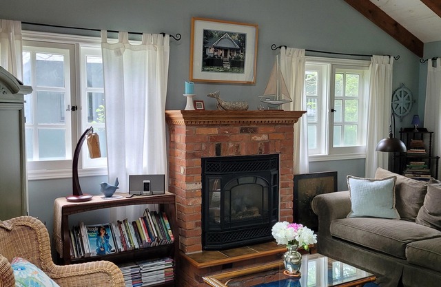 LAST MINUTE SPECIAL~ Romantic Cottage on the Woods near Lake Ontario!