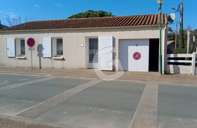 Last Minute! Cozy Beach House for 4, 150m from Rocher Beach, Longeville-sur-Mer