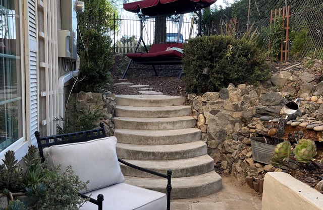 Lavender Place a garden cottage set in the hills of Vista
