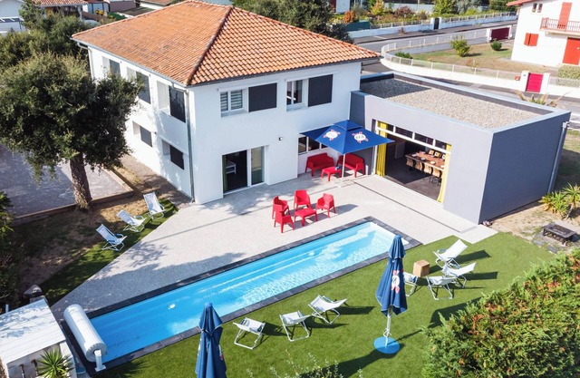 Lavilla2laplage:shops, beach on foot, 7 bedrooms, living/dining room 95 m2