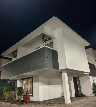 Lavin's villa