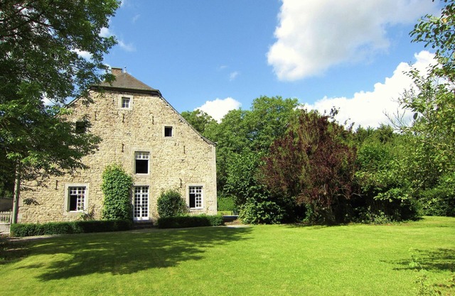 Lavish Holiday Home in Forrières with Sauna