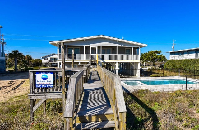 Lazy O - Four Bedroom, Three 1/2 Bath Oceanfront Home with Private Pool