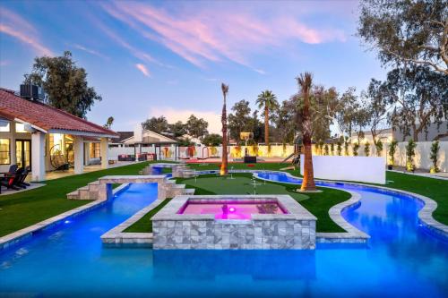 Lazy River Luxe 6 BR Sleeps 16 Pickleball Hot Tub