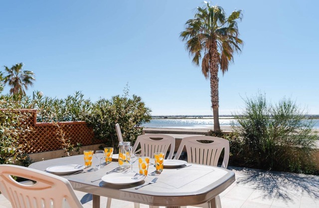 LB39 Air-conditioned bungalow facing the Grazel Beach in a residence with swimming pool