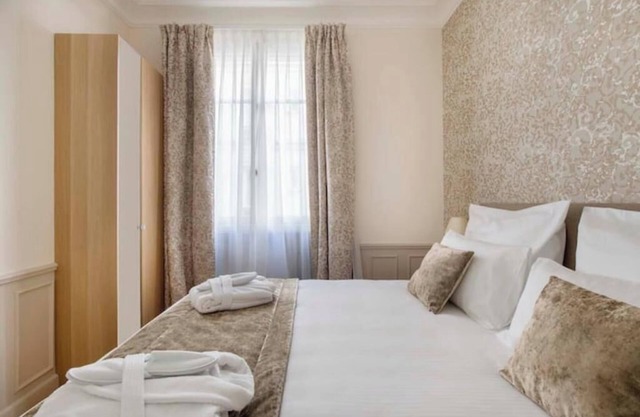 LE BEAU MARAIS, Luxury Apt, OPALE, AIR COND, LIFT