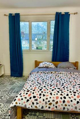 LE BORD DE LA LOIRE - chambre avec salle de bains commune