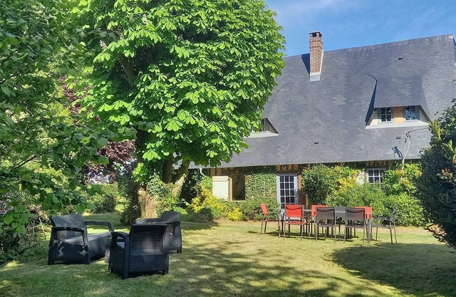 Le clos de silleron: charm, tradition, large garden near from the beach.