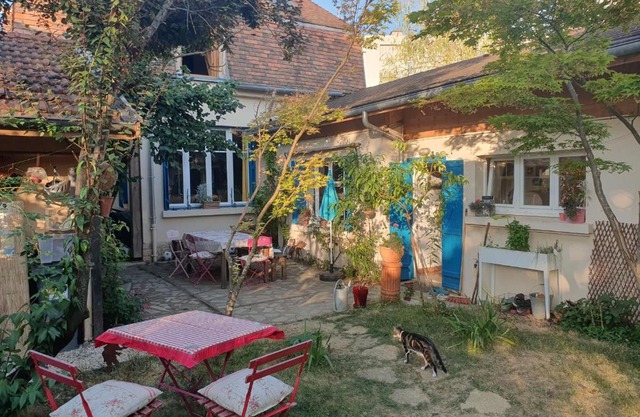 Le Clos du Moulin Dijon,sa piscine, son jardin, au calme, la campagne à la ville