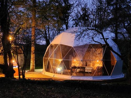 le cocon d'amour " Dôme avec jaccuzi privé "