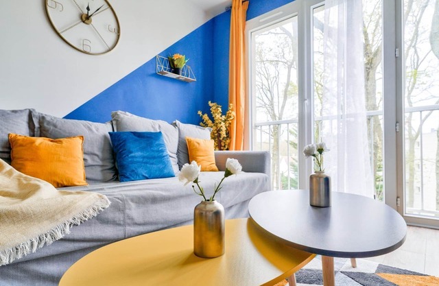Le Cosy Yellow - Bright apartment 5 minutes from Evry station, free parking