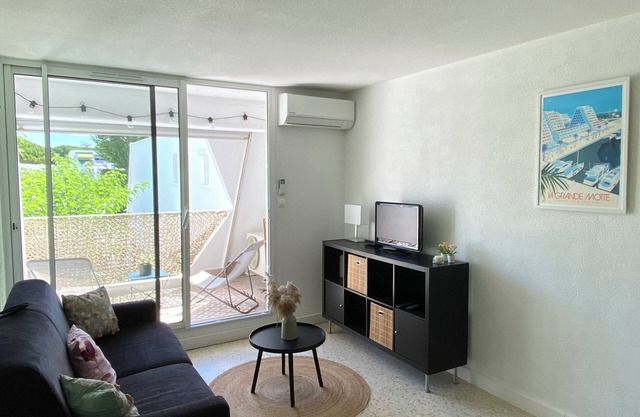 Le Floride, air-conditioned studio with parking