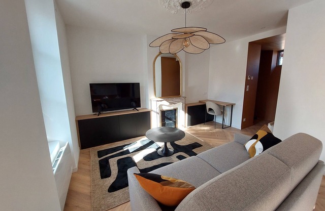 Le Gally 55m2, Heart of town with garage!
