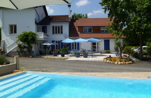 Le Gîte de Merete with SPA, wheelchair accessible, 8-14 people